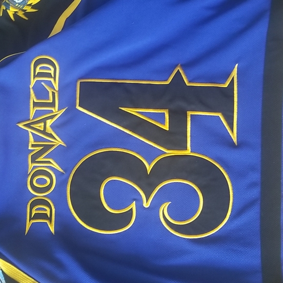 Sold Disney Donald Duck "34" Hockey Jersey - Picture 9 of 9